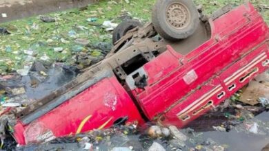 انقلاب سيارة ملاكي داخل ترعة بالقليوبية دون إصابات