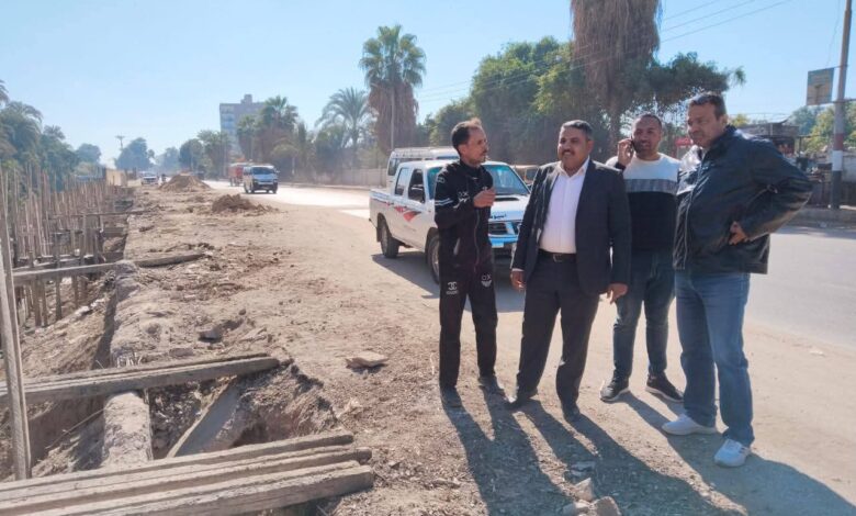 رئيس مركز ساحل سليم يتابع أعمال تطوير مدخل الترعة الفاروقية