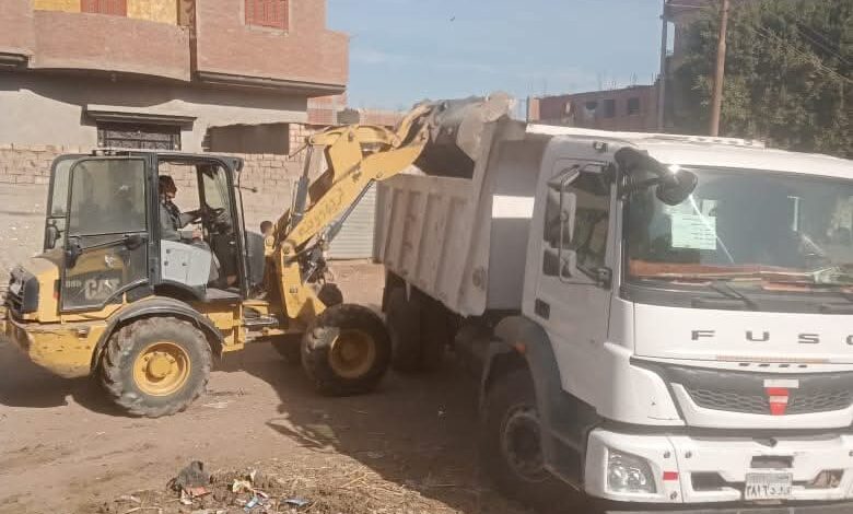 محافظ أسيوط: استمرار حملات النظافة ورفع تراكمات المخلفات بمدينة أبوتيج