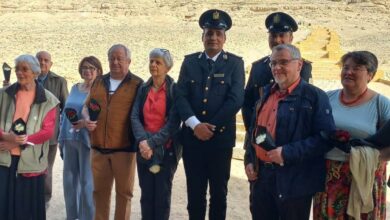 توزيع هدايا تذكارية على الأفواج السياحية بمنطقة بني حسن بالمنيا