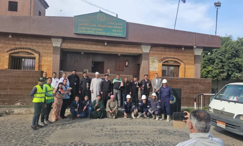  وفد من التنفيذيين والأزهر والكنيسة يزور الأقسام  لتهنئة رجال الشرطة بعيدهم باسيوط