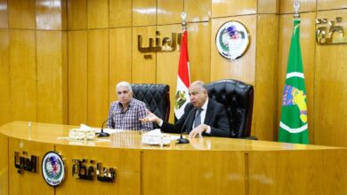 محافظ المنيا يبحث خطة دعم الاستثمار وتذليل العقبات أمام المستثمرين