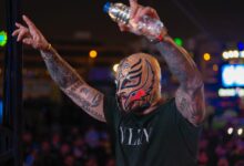 مصارعة سماك داون تشعل أجواء الرياض قبل مواجهات رويال رامبل التاريخي