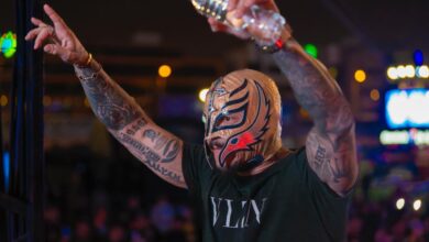 مصارعة سماك داون تشعل أجواء الرياض قبل مواجهات رويال رامبل التاريخي