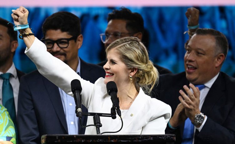 كوستاريكا تنتخب أول رئيسة يمينية منذ 2010: لورا فرنانديز تحسم السباق من الجولة الأولى