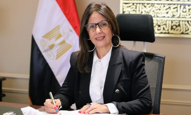 الدكتورة جيهان زكي وزيرة الثقافة