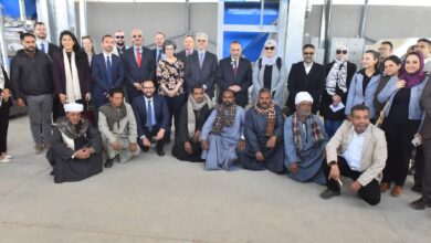 محافظ أسيوط ووفد الاتحاد الأوروبي يتفقدون وحدة تجهيز النباتات الطبية بأبنوب