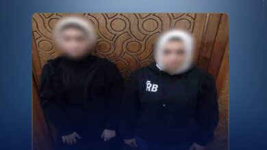 ضبط سيدتين لاتهامهما بممارسة أعمال منافية للآداب عبر تطبيقات الهواتف