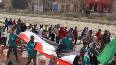 وزير الرياضة يطلق إشارة بدء ماراثون المشي بالواحات البحرية