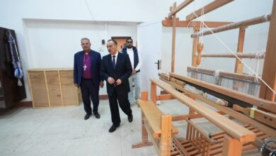 محافظ أسيوط ورئيس الطائفة الإنجيلية يتفقدان مركز الحرف اليدوية بالفتح