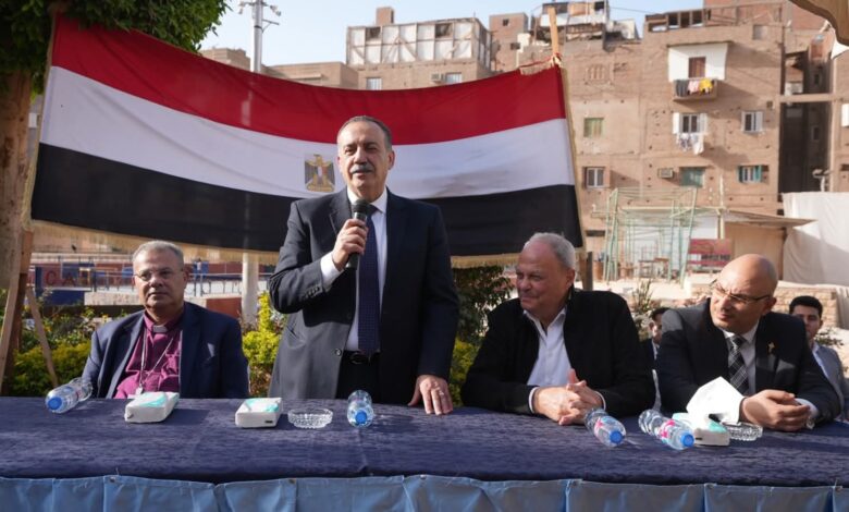 محافظ أسيوط يلتقي أعضاء نادي الشبان المسيحية من كبار السن وذوي الهمم