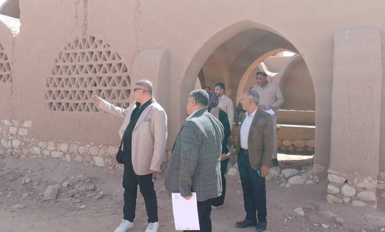 محافظ الوادي الجديد يبحث إحياء وإعادة تأهيل قرية المعماري حسن فتحي