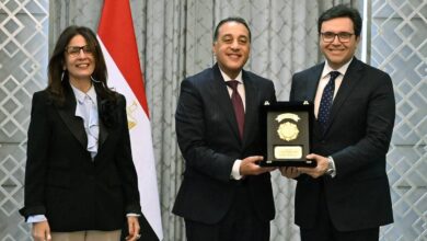 رئيس الوزراء يكرم وزير الثقافة السابقين