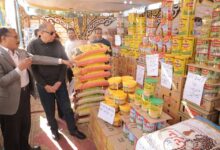 محافظ المنيا يفتتح منفذًا للسلع الغذائية بأسعار مخفضة بمركز بني مزار