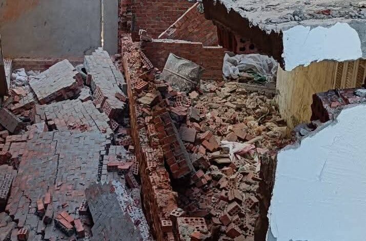 إزالة فورية لبناء مخالف بتقسيم المطار في الكوثر بالغردقة