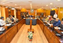 محافظ أسيوط يعقد اجتماعا ويستعرض ملفات التقنين والتصالح