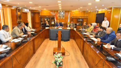 محافظ أسيوط يعقد اجتماعا ويستعرض ملفات التقنين والتصالح