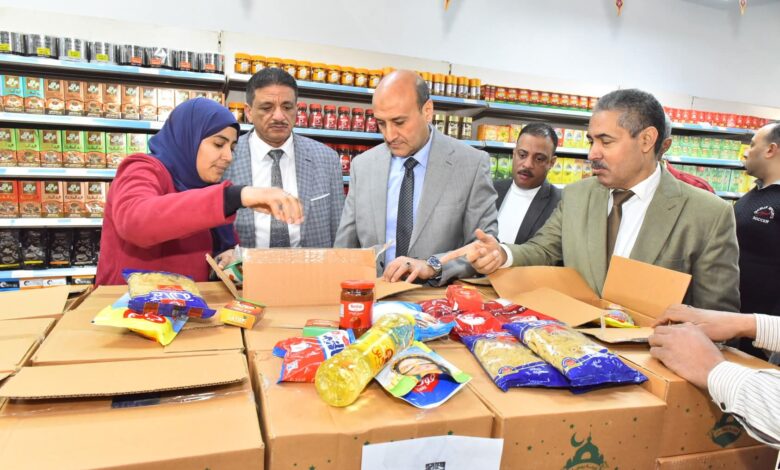 محافظ أسيوط يتابع توافر السلع وضبط الأسعار ويتفقد معرض "أهلاً رمضان" بنزلة عبداللاه