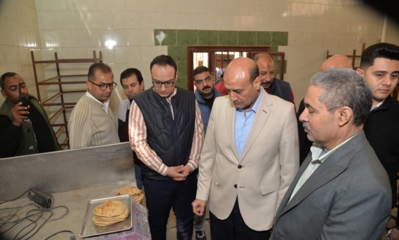 محافظ أسيوط يقود جولة مفاجئة على المخابز ومستودعات البوتاجاز