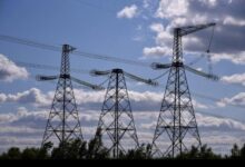 رئيس وزراء سلوفاكيا يطلب وقف إمدادات الكهرباء الطارئة إلى أوكرانيا