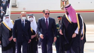 السيسي يصل السعودية.. وولي العهد في مقدمة مستقبليه
