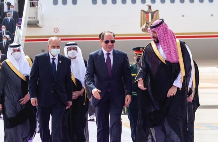 السيسي يصل السعودية.. وولي العهد في مقدمة مستقبليه