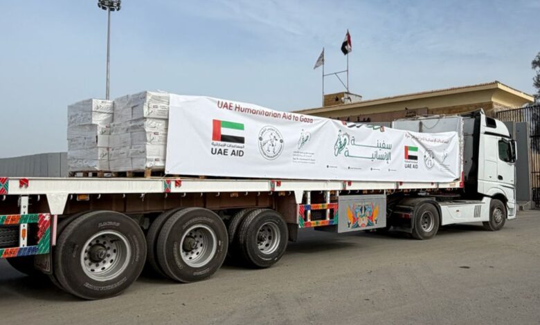وكالة الإمارات للمساعدات الدولية تدفع بقافلة 303 لدعم غزة وسفينة مرتقبة إلى العريش