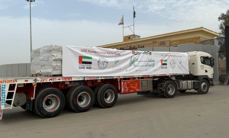 وكالة الإمارات للمساعدات الدولية: قافلة جديدة تعبر إلى كرم أبو سالم وسفينة مساعدات في طريقها للعريش