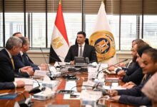 وزير الصناعة يبحث إنشاء أول مصنع لإنتاج سيانيد الصوديوم في مصر والشرق الأوسط