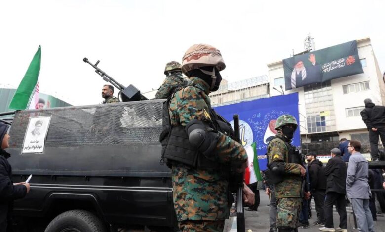 الحرس الثوري الإيراني يعلن استهداف فروع بنوك أمريكية بالمنطقة