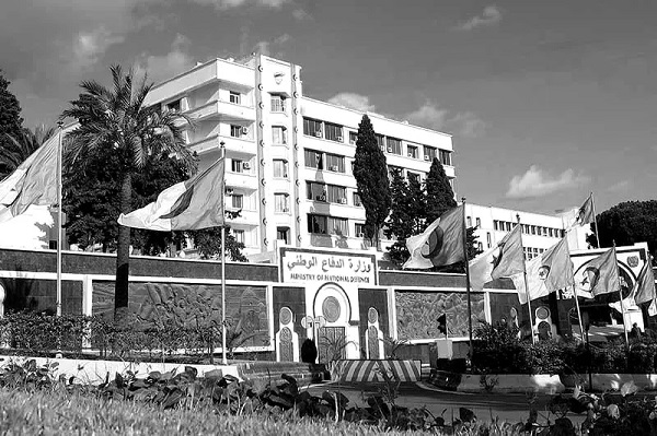 تحطم طائرة نقل عسكرية جزائرية واستشهاد اثنين من طاقمها بعد إقلاعها مباشرة