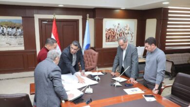 محافظ البحر الأحمر يوجه بسرعة تنفيذ مشروع الصرف الصحي