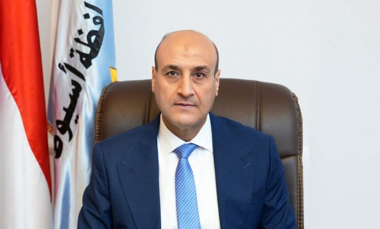 حريق ميدان المحطة يشعل تحركًا عاجلًا.. محافظ أسيوط يشكل لجنة لمراجعة تراخيص المحلات والإعلانات