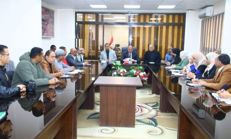 نائب محافظ الوادي الجديد يتابع أداء الوحدات المحلية بمركز الخارجة