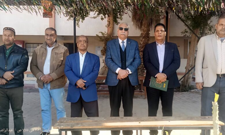 مدير تعليم البحر الأحمر يشارك طلاب “محمد فريد الإعدادية” طابور الصباح