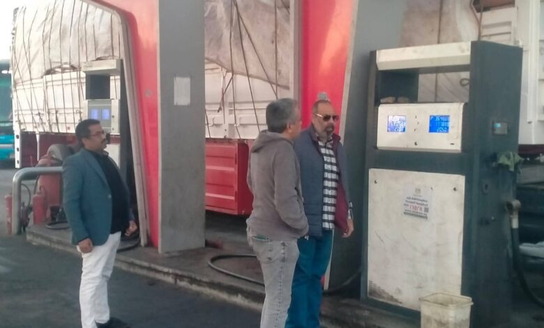 جولات رقابية على محطات الوقود وموقف الأقاليم بسفاجا لمتابعة تطبيق التعريفة الجديدة