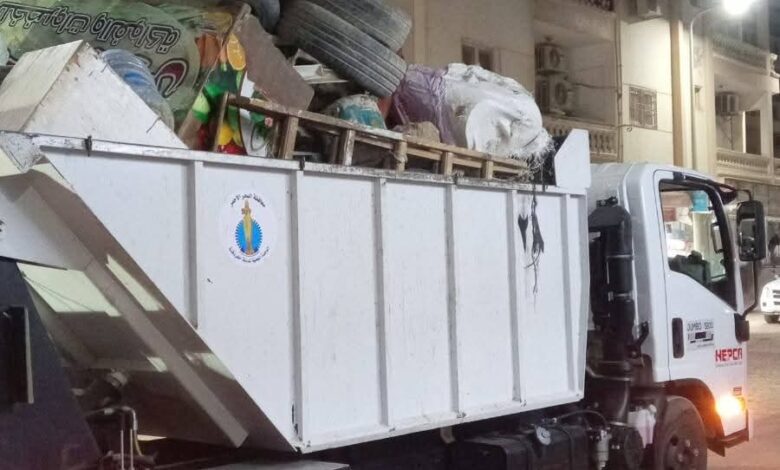 رئيس حي جنوب الغردقة يشدد على إزالة الإشغالات ومخلفات النباشين بشارع المدارس رئيس حي جنوب الغردقة يشدد على إزالة الإشغالات ومخلفات النباشين بشارع المدارس