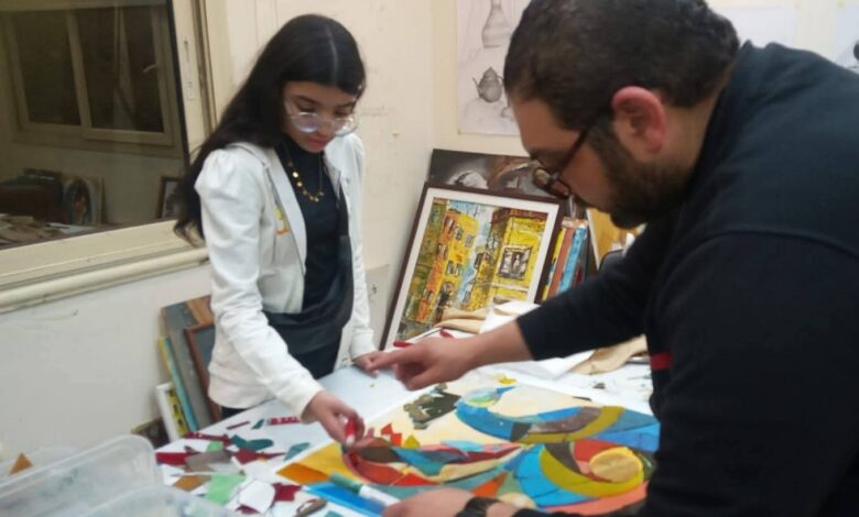 ورشة الزجاج المعشق تواصل فعالياتها بقصر ثقافة الأنفوشي