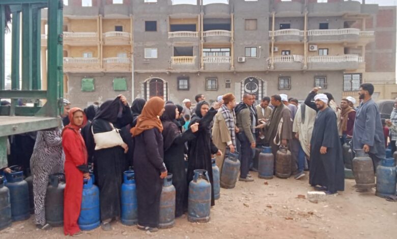 محافظ أسيوط يتابع توزيع أسطوانات البوتاجاز ويكثّف الحملات على المخالفين