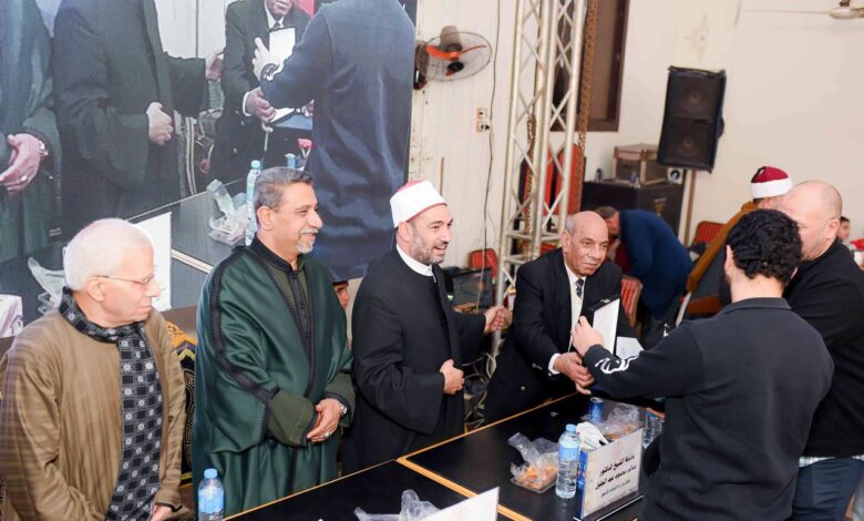 بالصور.. أيمن حافظ عفره يكرّم حفظة القرآن الكريم بقرية الرجدية في الغربية.     