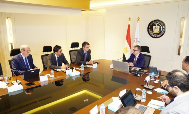 وزير التخطيط يبحث مع البنك الدولي إعداد استراتيجية الاستثمار الأجنبي المباشر