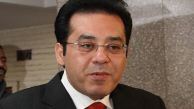 فضيحة سياسية مدوية.. الهارب أيمن نور في قلب عاصفة غضب بعد لقاءات مشبوهة بفرنسا ودعوات للتطبيع