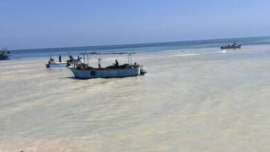 نهاية مأساوية بعد 4 أيام من البحث: العثور على جثمان طالب غرق بشاطئ العريش