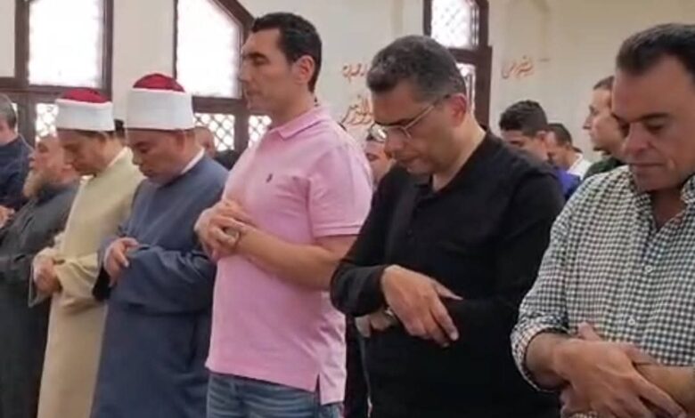 محافظ البحر الأحمر ووزير الشباب والرياضة يؤديان صلاة الجمعة بمدينة الشبابية بالغردقة