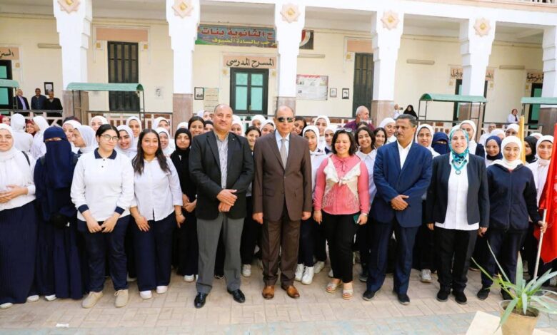 محافظ المنيا يشارك في احتفالية مئوية مدرسة الثانوية بنات ويكرّم المتفوقات