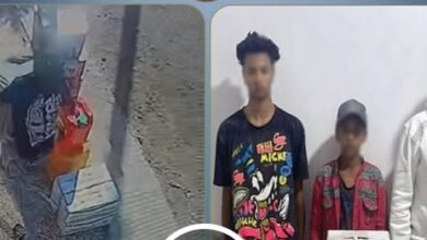 ضبط 3 عمال لسرقتهم بضائع من أمام محل في سوهاج