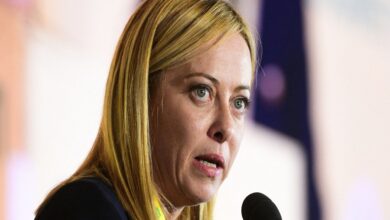 إيطاليا تطلب من الاتحاد الأوروبي تشديد الرقابة على الحدود بسبب تفشي إيبولا