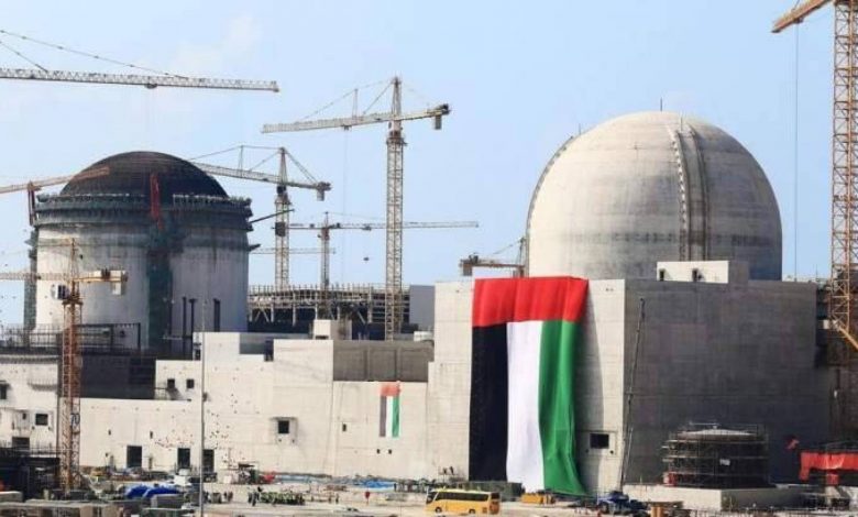اندلاع حريق بمحيط محطة براكة النووية في أبوظبي إثر استهداف بمسيرة دون تأثير إشعاعي