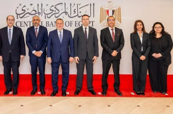 محافظ البنك المركزي يبحث مع رئيس بنك التنمية الإفريقي تعزيز التعاون ودعم الاستثمارات في مصر وإفريقيا