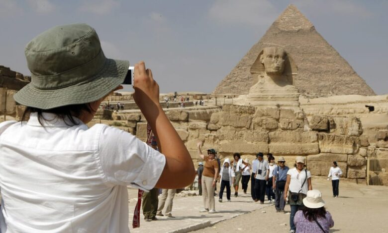 تحذير رسمي للأجانب في مصر: وقف التعاملات الحكومية لغير حاملي بطاقات الإقامة أو الإعفاء